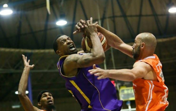 נאבקים על הפלייאוף