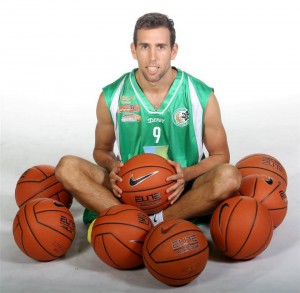 מורן רוט, חוזר לקדמת הבמה.