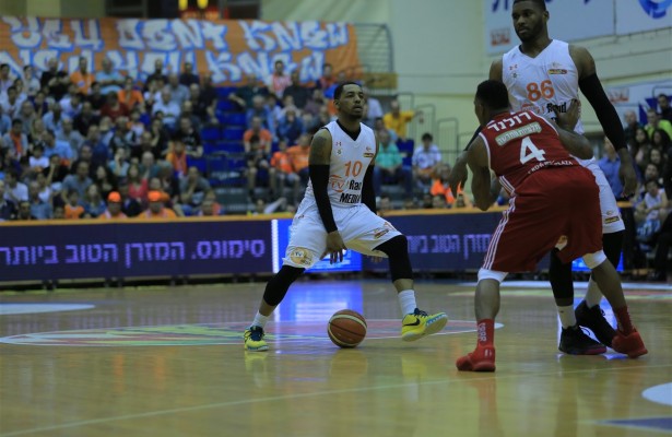 גמר וזה נגמר, הערב מחלקים צלחת.