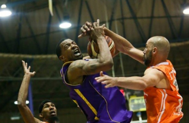 נאבקים על הפלייאוף