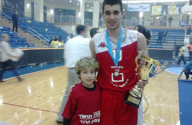 את ראשו של הגלבוע מישהו צבע אדום